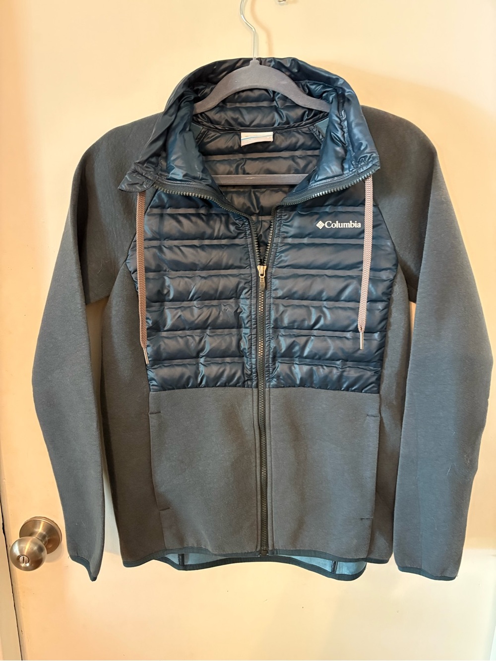 Columbia Black Quilted Hooded Jacket with Gray Trim